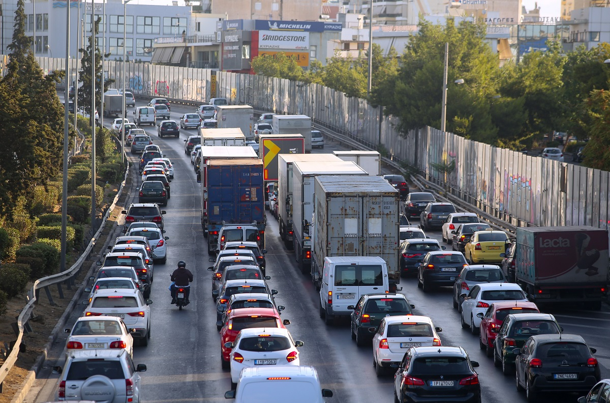 Αυξημένη η κίνηση στους δρόμους της Αττικής –  Μποτιλιάρισμα στον Κηφισό λόγω ακινητοποιημένου φορτηγού