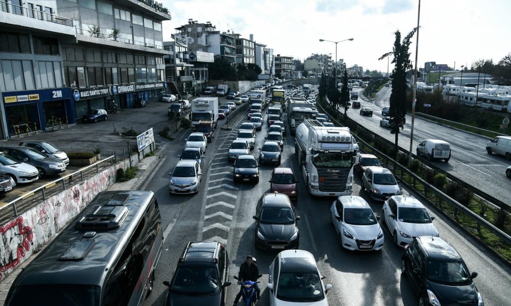 Αυξημένη η κίνηση στους δρόμους της Αττικής – Ποιους να αποφύγετε (χάρτης)