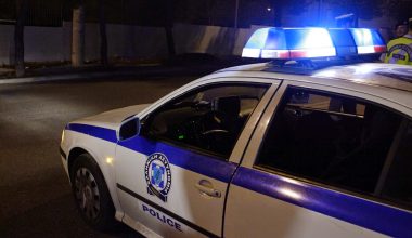 Χαλκίδα: 17χρονος είχε ανέβει σε γέφυρα και απειλούσε να πέσει στο κενό