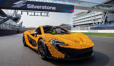 Ο Lando Norris οδήγησε μια McLaren P1 από LEGO στην πίστα