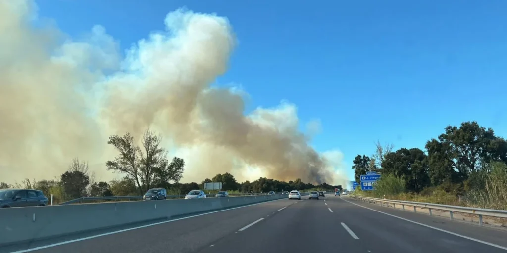 Ξέσπασε φωτιά στην Καταλονία: Έκλεισε κεντρικός αυτοκινητόδρομος – Σταμάτησαν τα τρένα