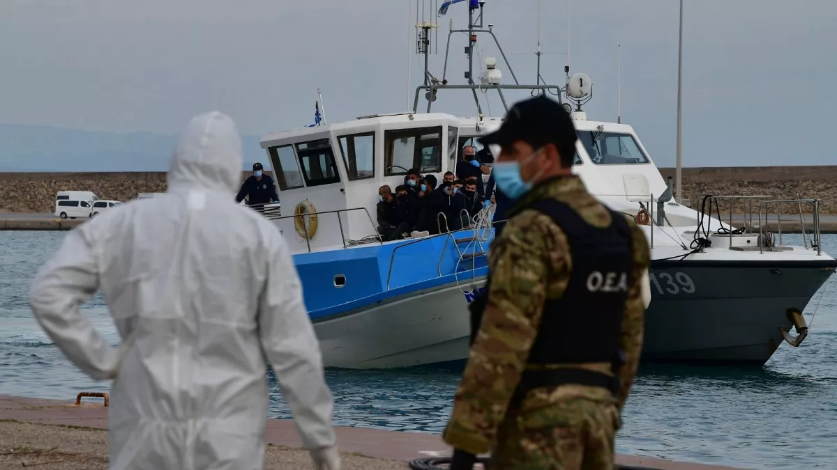 Βίντεο: Με ζητωκραυγές και επευφημίες οι αλλοδαποί υποδέχονται τις νέες αφίξεις  μεταναστών στη Λέρο