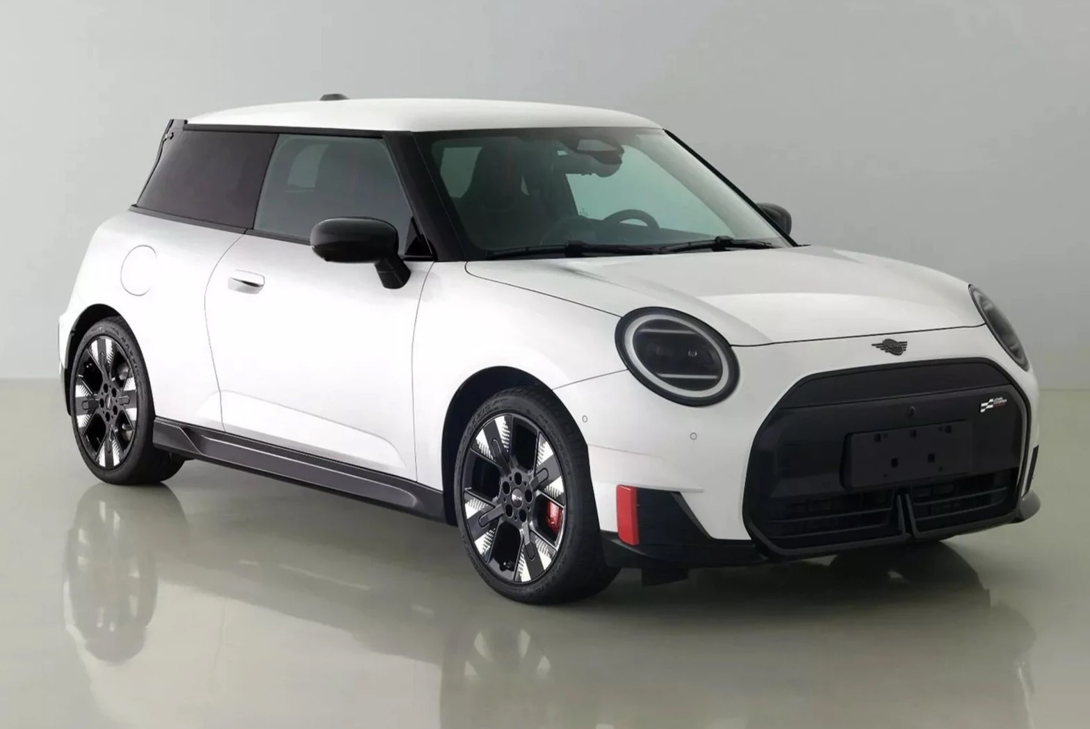 Διέρρευσε το ηλεκτρικό MINI Cooper JCW E των 258 ίππων