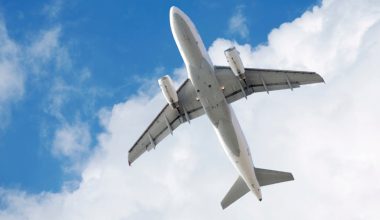 Έκρηξη σε αεροσκάφος της ΕasyJet στο Ηράκλειο: Επιβάτες περιγράφουν όσα βίωσαν – «Ούρλιαζαν “βόμβα” και “βγείτε έξω”»