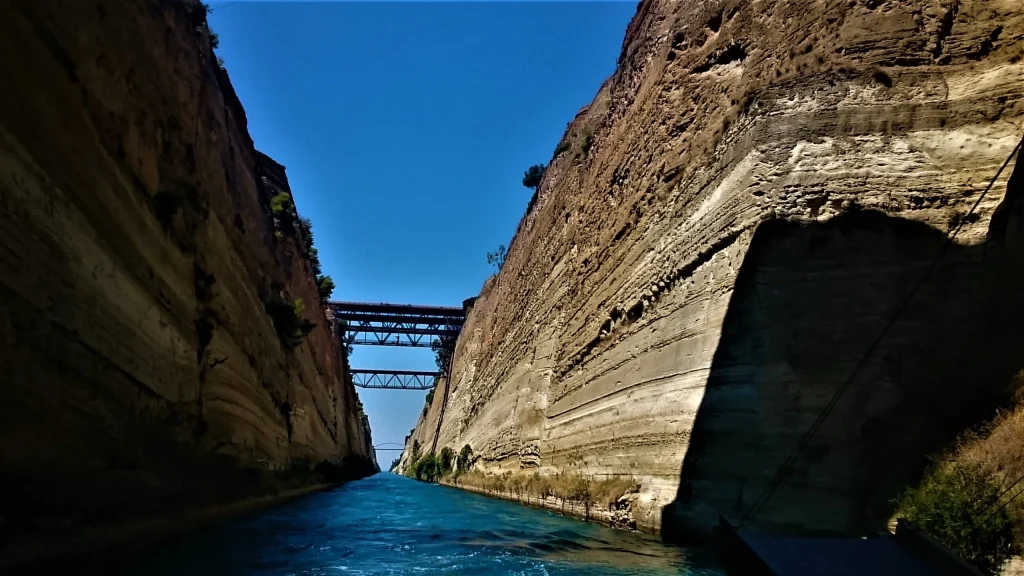 Γυναίκα αποπειράθηκε να αυτοκτονήσει στον Ισθμό της Κορίνθου – Την «πρόλαβαν» οι αστυνομικοί