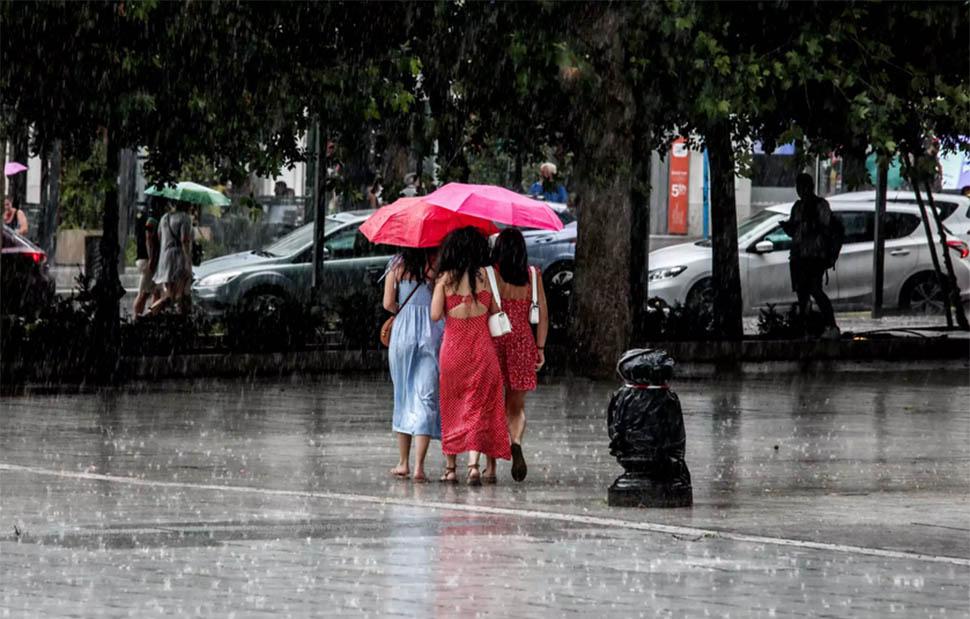 Καιρός: Βροχές και καταιγίδες τοπικά ισχυρές σήμερα – Ποιες περιοχές θα επηρεαστούν