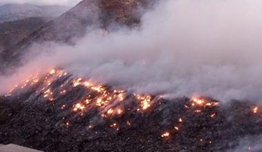 Κάρπαθος: Περιορίστηκε η φωτιά στον ΧΥΤΑ – Δεν απειλούνται σπίτια