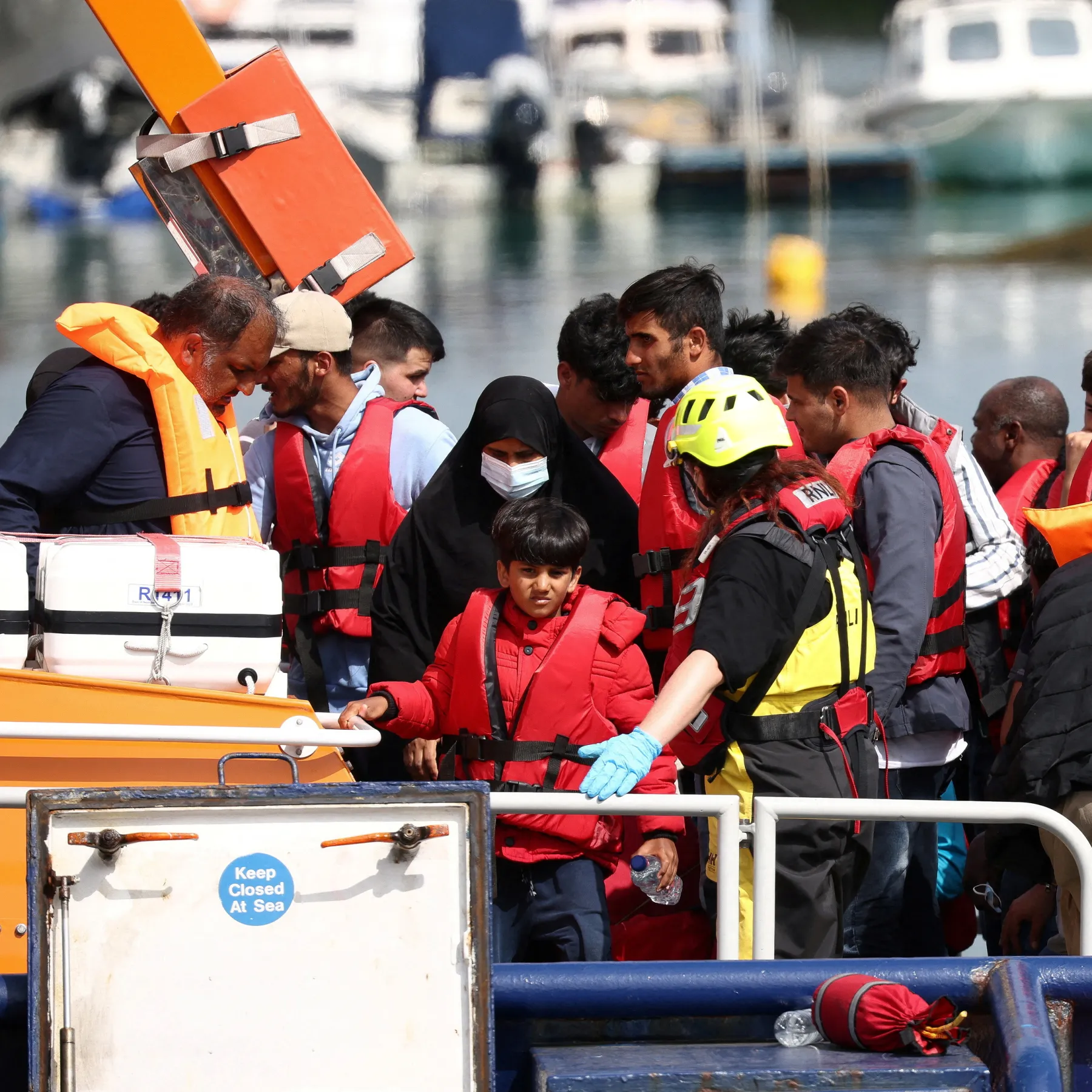 Βρετανία: Καταπλέουν στις ακτές με ότι μέσο βρουν οι μετανάστες μετά την εκλογή Στάρμερ