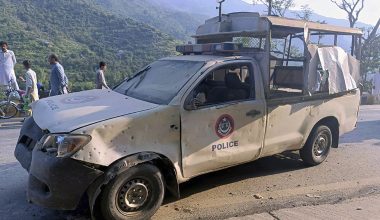 Πακιστάν: Έκρηξη βόμβας με στόχο αυτοκινητοπομπή διπλωματών – Ένας αστυνομικός νεκρός