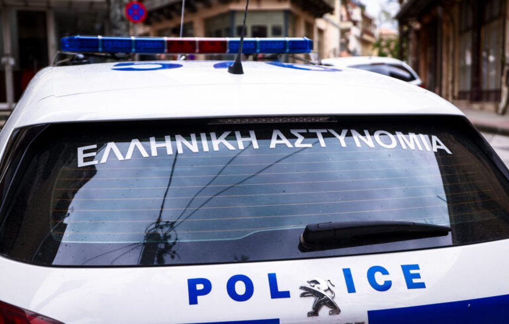 Βόλος: Συνελήφθησαν δύο άνδρες που έκλεψαν 5.000 ευρώ και κοσμήματα από σπίτι