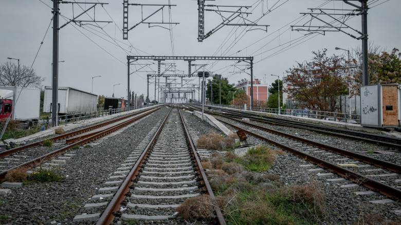 24ωρη πανελλαδική απεργία στα τρένα την Πέμπτη – Τι ζητούν τα σωματεία εργαζομένων της Hellenic Train