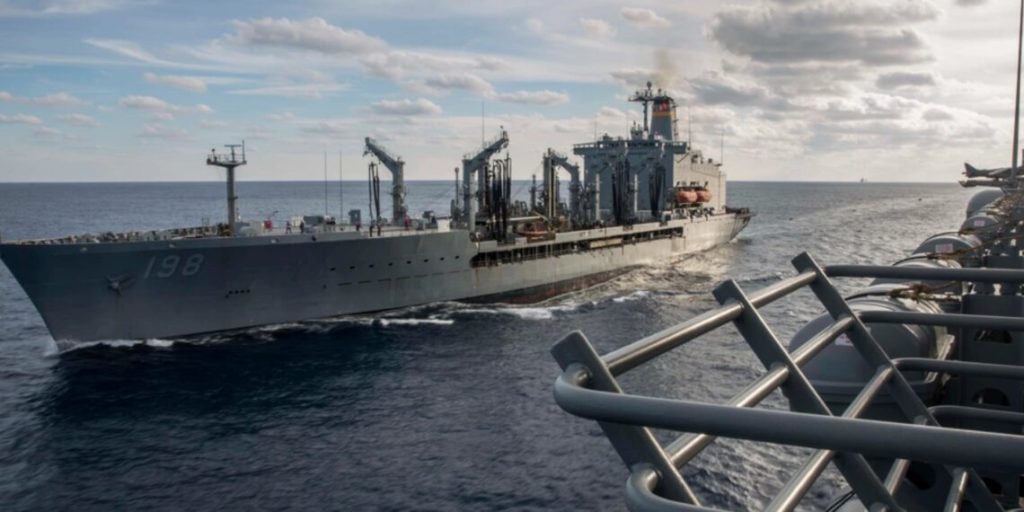 Το αμερικανικό πετρελαιοφόρο USNS Big Horn υπέστη «περίεργες» ζημιές στα ανοιχτά του Ομάν!