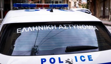 Έκρηξη σε κατάστημα στο Περιστέρι – Zημιές στην τζαμαρία του καταστήματος