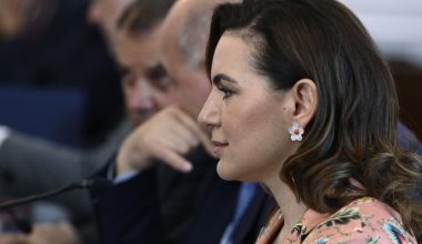 Η Όλγα Κεφαλογιάννη μεταβαίνει στην Ιαπωνία σε ένα πανάκριβο ταξίδι για τους Έλληνες φορολογούμενους