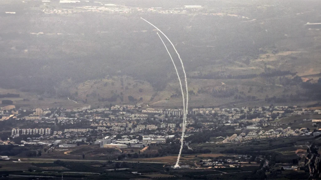 Η Χεζμπολάχ εκτόξευσε ρουκέτες στο βόρειο Ισραήλ ως απάντηση στους σφοδρούς βομβαρδισμούς που έπληξαν τη Βηρυτό