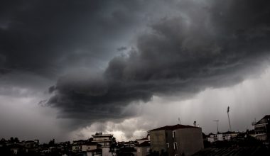 Έκτακτο δελτίο επιδείνωσης καιρού: Έρχονται καταιγίδες και πολύ ισχυροί άνεμοι – Ποιες περιοχές θα επηρεαστούν