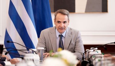 Η δημοσκοπική καθίζηση της ΝΔ φέρνει ακόμα έναν ανασχηματισμό στις αρχές του νέου έτους