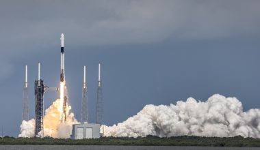 Εκτοξεύτηκε η αποστολή της SpaceX που θα φέρει στη Γη τους αποκλεισμένους αστροναύτες