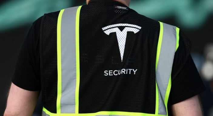 Γερμανία: Στελέχη της Tesla κάνουν εφόδους σε σπίτια υπαλλήλων- φόβοι για πλασματικές αναρρωτικές