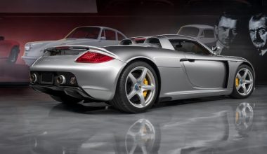 Γιατί η Porsche βάζει δωρεάν καινούργια λάστιχα στις Carrera GT;