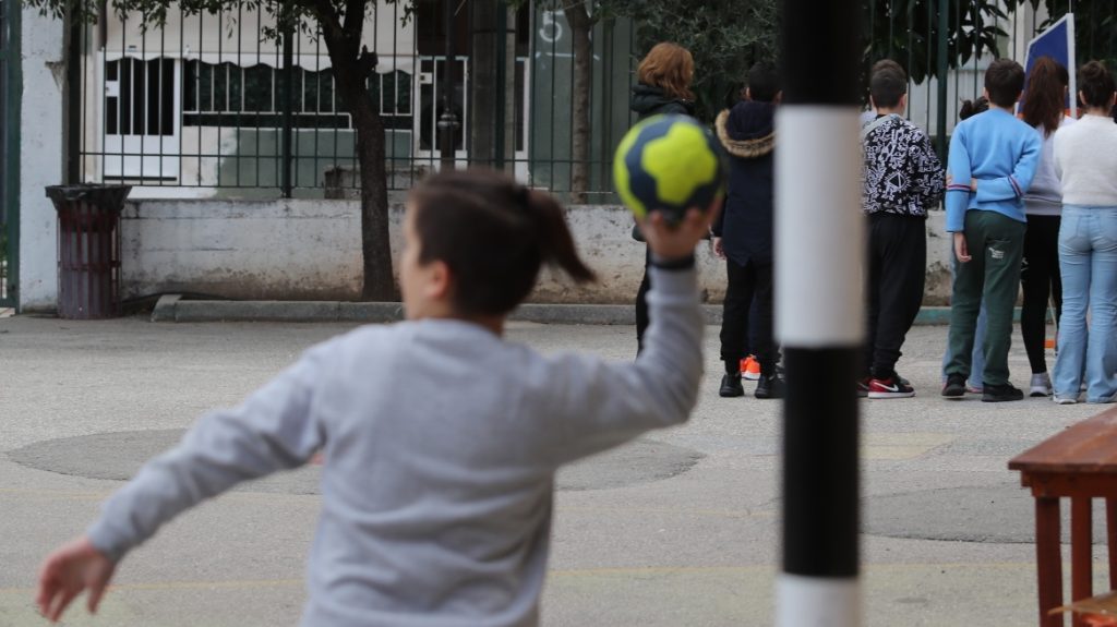 Δίχως τέλος τα περιστατικά βίας μεταξύ ανηλίκων: 18χρονος επιτέθηκε σε 17χρονο σε σχολείο της Πάτρας