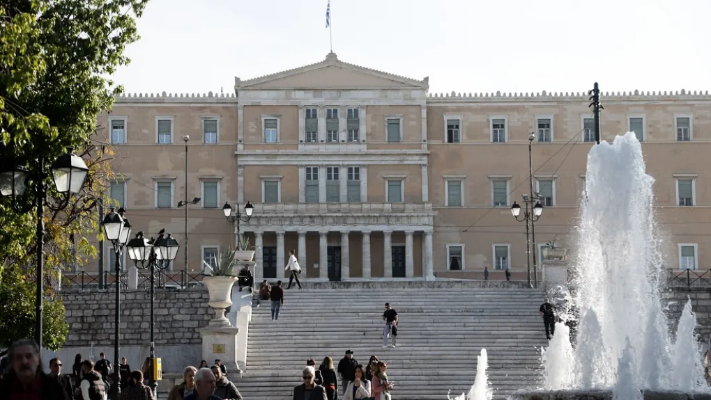 Δεν εντοπίστηκε κάτι ύποπτο στη βαλίτσα που βρέθηκε στο Σύνταγμα – Αποκαταστάθηκε η κυκλοφορία (upd) 