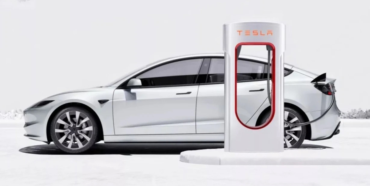 Γιατί η Tesla σταματά το βασικό πισωκίνητο Model 3 στις ΗΠΑ;