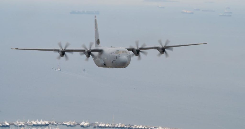 Το C-130 επιστρέφει από τον Λίβανο με 60 Έλληνες και Κύπριους πολίτες