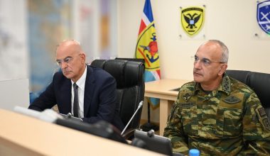 Ν.Δένδιας: «Απομακρύνθηκαν με το C-130 22 Έλληνες και 38 Κύπριοι από το Λίβανο» (φώτο)