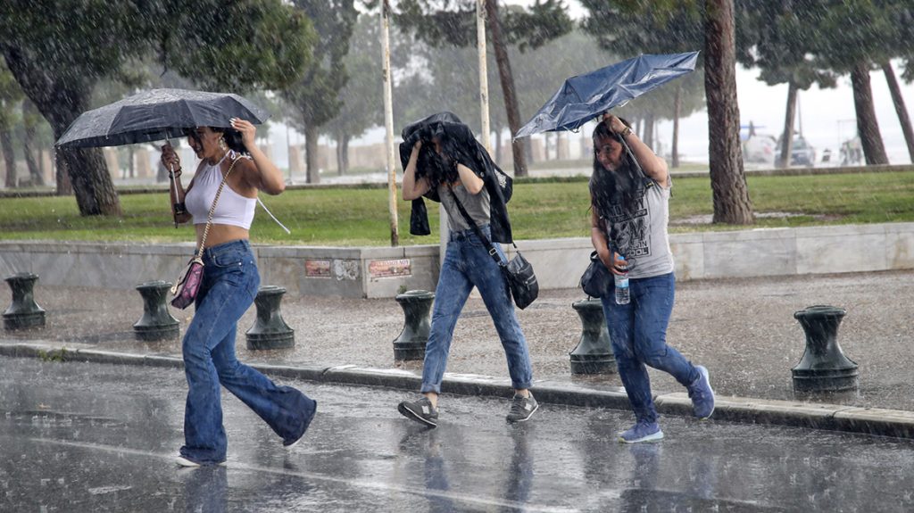 Καιρός: Ισχυρές βροχές και καταιγίδες σήμερα – Ποιες περιοχές θα επηρεαστούν