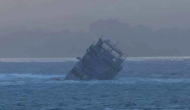 Ωκεανογραφικό σκάφος της Ν.Ζηλανδίας απέπλευσε για έρευνες αλλά βυθίστηκε στην θαλασσοταραχή (βίντεο)