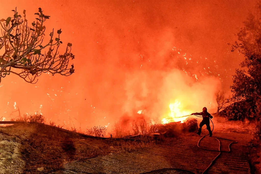 Ξυλόκαστρο: Ποινική δίωξη κακουργηματικού χαρακτήρα στον αντιδήμαρχο για την πυρκαγιά