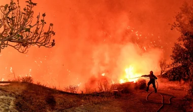 Ξυλόκαστρο: Ποινική δίωξη κακουργηματικού χαρακτήρα στον αντιδήμαρχο για την πυρκαγιά