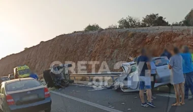 Μία νεκρή έπειτα από σφοδρή μετωπική σύγκρουση οχημάτων στον ΒΟΑΚ Κρήτης (φωτο) 