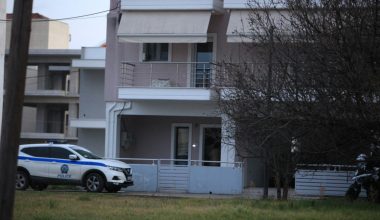 Λάρισα: Τον κυνήγησε για να του πετάξει τσιμεντόλιθο (βίντεο)