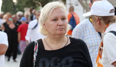 Καίτη Φίνου: «Είχαν γράψει ότι δημοσιογράφος με πήγε στο Σούνιο, με έγδυσε, μου πήρε τα ρούχα και με άφησε να περπατήσω γυμνή»