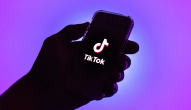 TikTok: Μηνύθηκε από 14 γενικούς εισαγγελείς για υποτιθέμενη βλάβη στην ψυχική υγεία των παιδιών