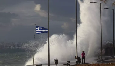 Καιρός: Έρχεται ο «Ωμέγα Εμποδιστής» και φέρνει ισχυρούς βοριάδες και πτώση της θερμοκρασίας