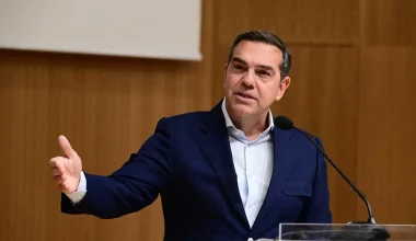 Περιβάλλον Α.Τσίπρα: «Στερούνται σοβαρότητας τα δημοσιεύματα για συνάντηση με πολιτικούς του αντιπάλους για τη Novartis»