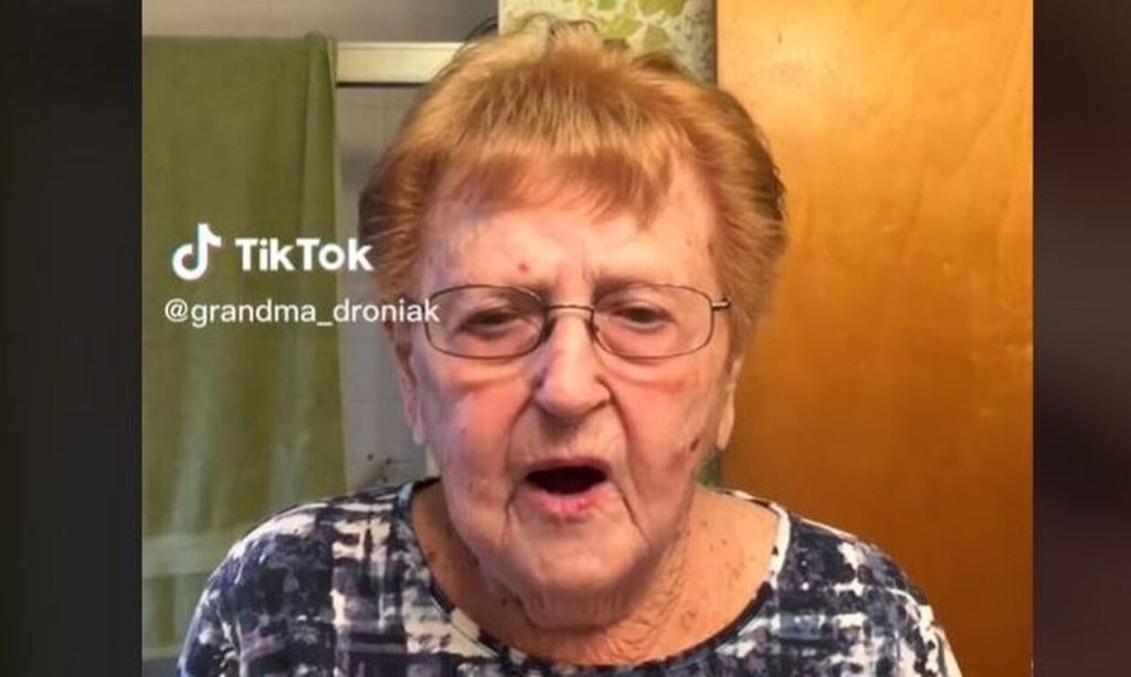 TikTok: Viral η 94χρονη που απαριθμεί τους λόγους για τους οποίους παράτησε τον σύντροφό της (βίντεο)