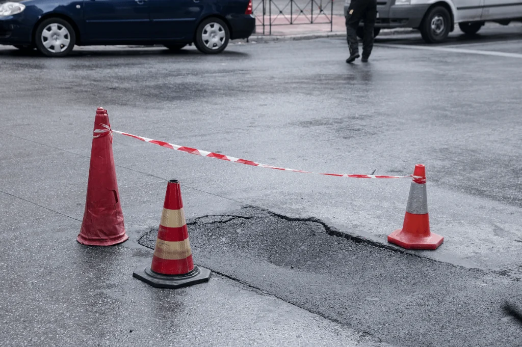 Καλλιθέα: Διακοπή της κυκλοφορίας των οχημάτων λόγω ζημιάς σε αγωγό