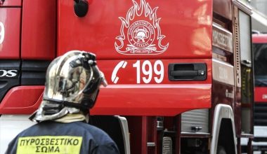 Εμπρησμός σε εστιατόριο στη Βουλιαγμένη: Εντοπίστηκαν τρία μπουκάλια με εύφλεκτο υγρό και προσανάμματα