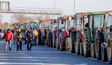 Με νέο «κύμα» κινητοποιήσεων απειλούν οι αγρότες σε πολλές ευρωπαϊκές χώρες