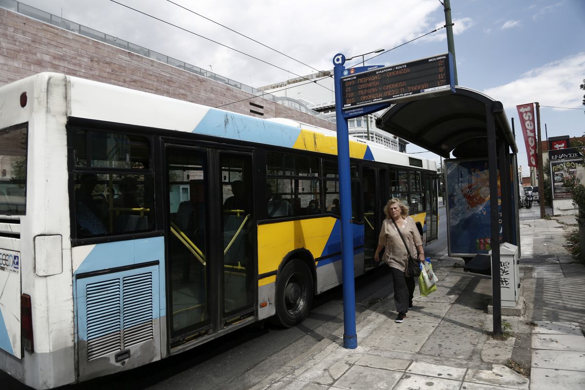 Οδηγός λεωφορείου στο Ίλιον κατέβασε επιβάτη επειδή είχε μαζί του γάτα