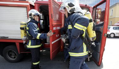 Οινόφυτα Βοιωτίας: Φωτιά σε εργοστάσιο αλουμινίων