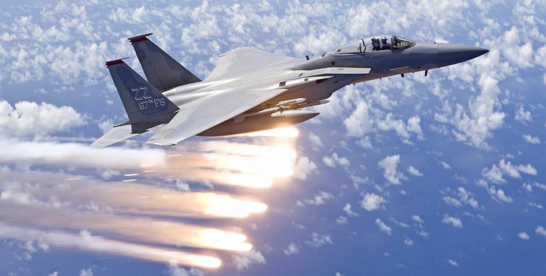 Μαχητικό F-15 της ισραηλινής Aεροπορίας εκτοξεύει βλήμα αέρος-αέρος και αυτό πέφτει… στο έδαφος! (βίντεο)