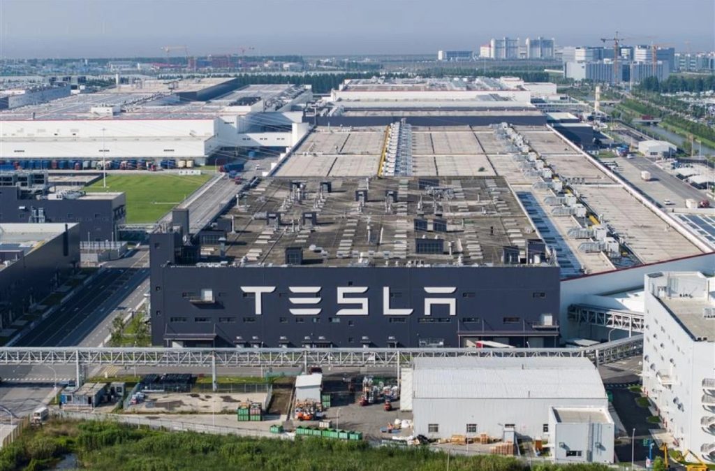 Tesla: Έφτασε σε παραγωγή τα 3 εκατ. ηλεκτρικά αυτοκίνητα στην Κίνα