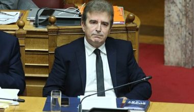 Μ.Χρυσοχοΐδης: «Με πιέζει καθημερινά η αμερικανική πρεσβεία ότι πρέπει να βγάλουμε όλοι νέες ταυτότητες»