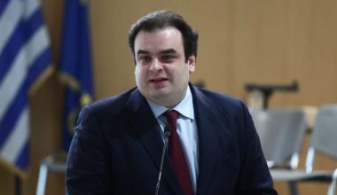 Κ.Πιερρακάκης: «Η χρήση κινητών στα σχολεία έχει οδηγήσει σε πάνω από 6.000 αποβολές»