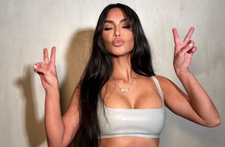 Η Kim Kardashian έκλεισε τα 44 και «ανάβει φωτιές» στο instagram (φωτο)